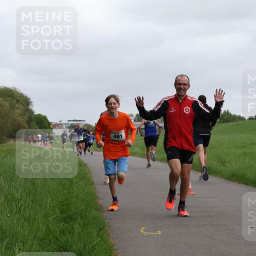 04.05.2025 - 8. Wedeler Halbmarathon Yannick Fuchs http://msf.ph/oto/7823095 04.05.2025 11:11:02 Laufen 481 meine-sportfotos.de