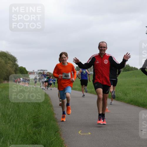 04.05.2025 - 8. Wedeler Halbmarathon Yannick Fuchs http://msf.ph/oto/7823103 04.05.2025 11:11:02 Laufen 481 meine-sportfotos.de