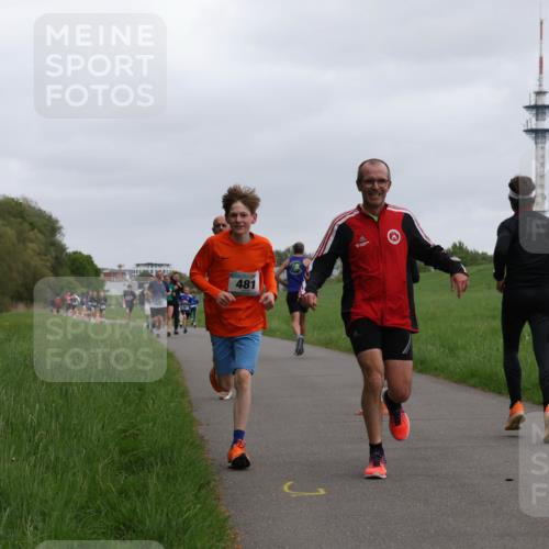 04.05.2025 - 8. Wedeler Halbmarathon Yannick Fuchs http://msf.ph/oto/7823123 04.05.2025 11:11:03 Laufen 481 meine-sportfotos.de