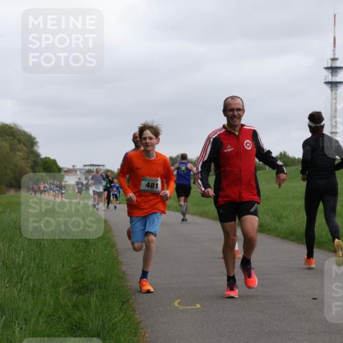 04.05.2025 - 8. Wedeler Halbmarathon Yannick Fuchs http://msf.ph/oto/7823130 04.05.2025 11:11:03 Laufen 481 meine-sportfotos.de