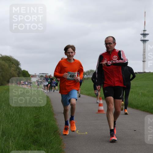 04.05.2025 - 8. Wedeler Halbmarathon Yannick Fuchs http://msf.ph/oto/7823170 04.05.2025 11:11:03 Laufen 481 meine-sportfotos.de