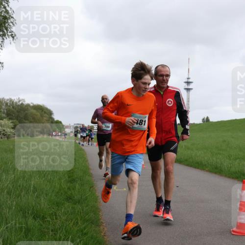 04.05.2025 - 8. Wedeler Halbmarathon Yannick Fuchs http://msf.ph/oto/7823213 04.05.2025 11:11:04 Laufen 788, 481 meine-sportfotos.de