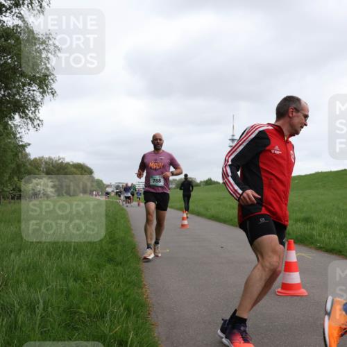 04.05.2025 - 8. Wedeler Halbmarathon Yannick Fuchs http://msf.ph/oto/7823231 04.05.2025 11:11:05 Laufen 788 meine-sportfotos.de