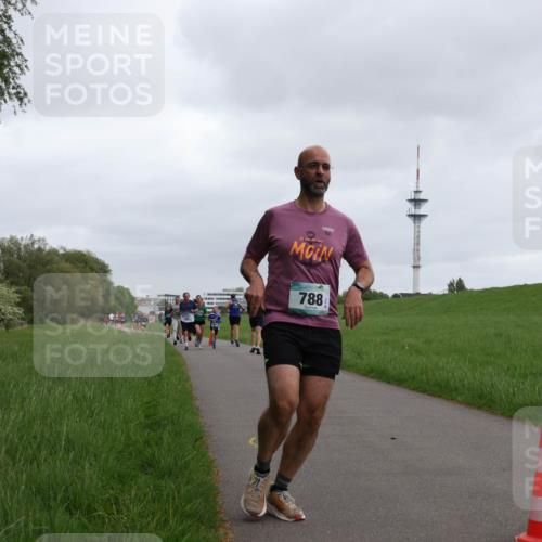 04.05.2025 - 8. Wedeler Halbmarathon Yannick Fuchs http://msf.ph/oto/7823241 04.05.2025 11:11:05 Laufen 788 meine-sportfotos.de