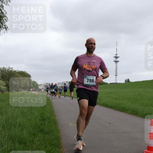 04.05.2025 - 8. Wedeler Halbmarathon Yannick Fuchs http://msf.ph/oto/7823245 04.05.2025 11:11:06 Laufen 788 meine-sportfotos.de