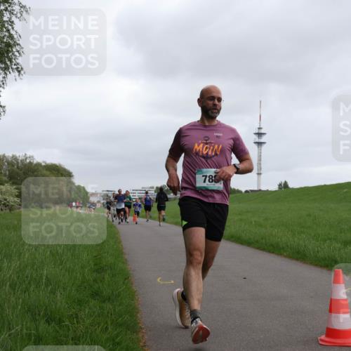 04.05.2025 - 8. Wedeler Halbmarathon Yannick Fuchs http://msf.ph/oto/7823252 04.05.2025 11:11:06 Laufen 788 meine-sportfotos.de