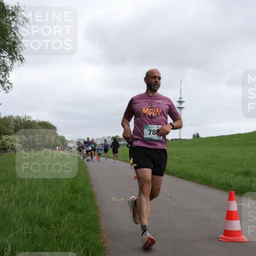 04.05.2025 - 8. Wedeler Halbmarathon Yannick Fuchs http://msf.ph/oto/7823256 04.05.2025 11:11:06 Laufen 788 meine-sportfotos.de