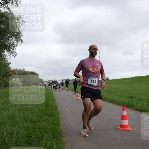 04.05.2025 - 8. Wedeler Halbmarathon Yannick Fuchs http://msf.ph/oto/7823266 04.05.2025 11:11:06 Laufen 788 meine-sportfotos.de