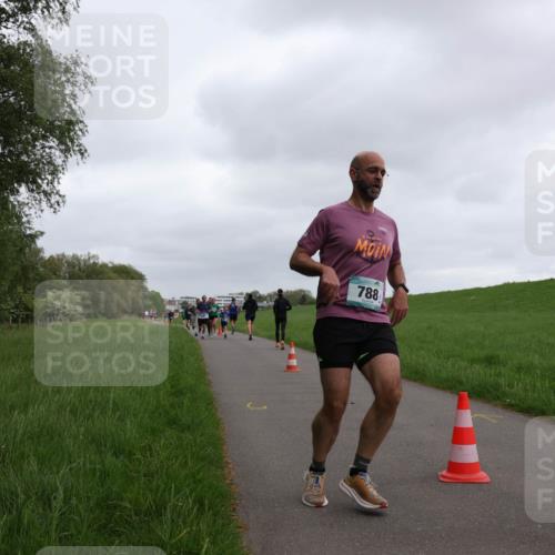 04.05.2025 - 8. Wedeler Halbmarathon Yannick Fuchs http://msf.ph/oto/7823273 04.05.2025 11:11:06 Laufen 788 meine-sportfotos.de