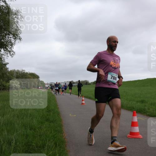 04.05.2025 - 8. Wedeler Halbmarathon Yannick Fuchs http://msf.ph/oto/7823276 04.05.2025 11:11:06 Laufen 788 meine-sportfotos.de