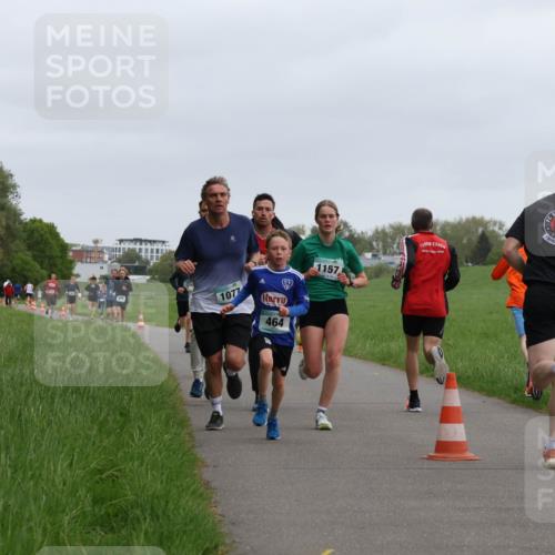 04.05.2025 - 8. Wedeler Halbmarathon Yannick Fuchs http://msf.ph/oto/7823392 04.05.2025 11:11:10 Laufen 1077, 464, 1157, 1910, 10 meine-sportfotos.de