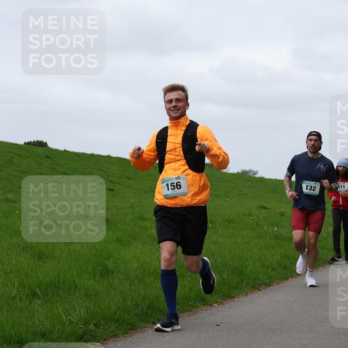 04.05.2025 - 8. Wedeler Halbmarathon Yannick Fuchs http://msf.ph/oto/7823396 04.05.2025 11:30:28 Laufen 156, 132, 511, 421 meine-sportfotos.de