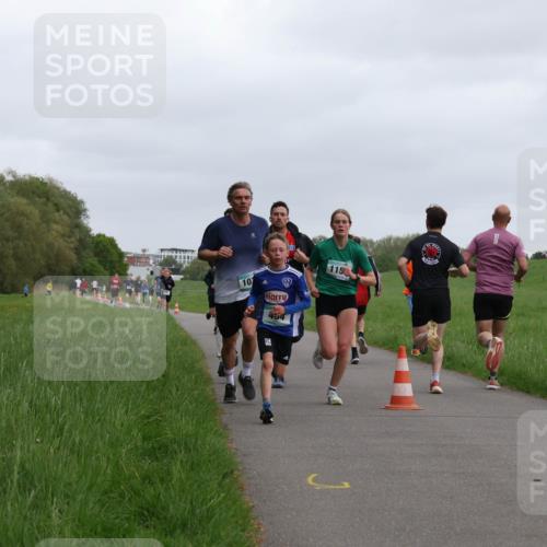 04.05.2025 - 8. Wedeler Halbmarathon Yannick Fuchs http://msf.ph/oto/7823400 04.05.2025 11:11:11 Laufen 10, 464, 2, 115 meine-sportfotos.de
