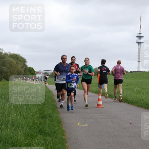 04.05.2025 - 8. Wedeler Halbmarathon Yannick Fuchs http://msf.ph/oto/7823413 04.05.2025 11:11:11 Laufen 10, 464 meine-sportfotos.de