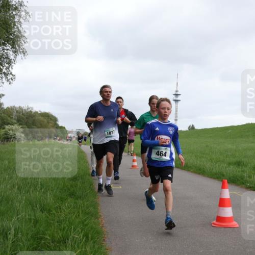 04.05.2025 - 8. Wedeler Halbmarathon Yannick Fuchs http://msf.ph/oto/7823498 04.05.2025 11:11:13 Laufen 1077, 464 meine-sportfotos.de