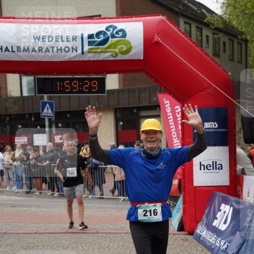 04.05.2025 - 8. Wedeler Halbmarathon Felixshl http://msf.ph/oto/7823514 04.05.2025 11:59:27 Ziel 140, 216 meine-sportfotos.de