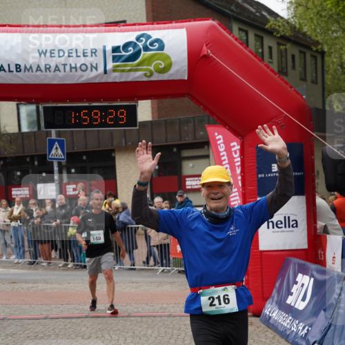 04.05.2025 - 8. Wedeler Halbmarathon Felixshl http://msf.ph/oto/7823526 04.05.2025 11:59:27 Ziel 140, 216 meine-sportfotos.de
