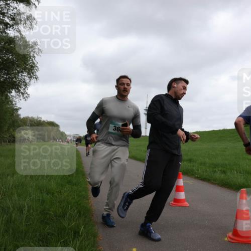 04.05.2025 - 8. Wedeler Halbmarathon Yannick Fuchs http://msf.ph/oto/7823532 04.05.2025 11:11:15 Laufen 36 meine-sportfotos.de