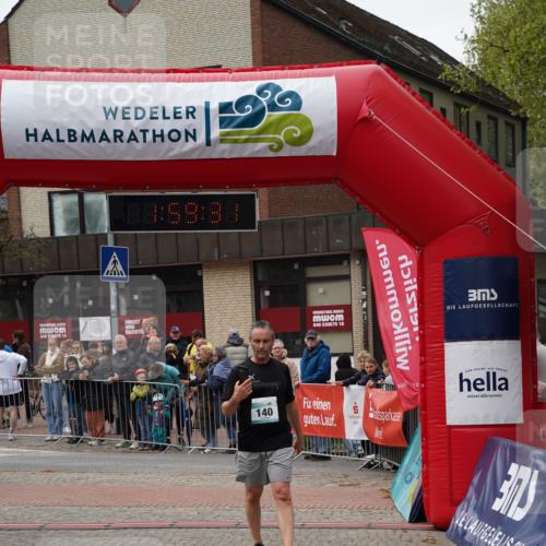 04.05.2025 - 8. Wedeler Halbmarathon Felixshl http://msf.ph/oto/7823539 04.05.2025 11:59:29 Ziel 140, 216 meine-sportfotos.de
