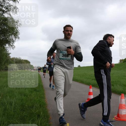 04.05.2025 - 8. Wedeler Halbmarathon Yannick Fuchs http://msf.ph/oto/7823554 04.05.2025 11:11:16 Laufen 368 meine-sportfotos.de