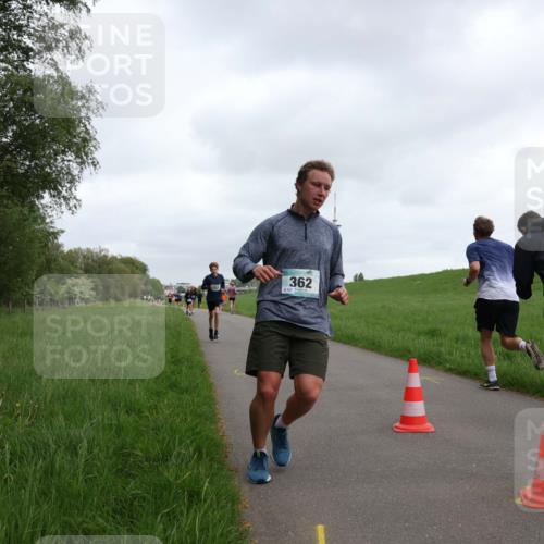 04.05.2025 - 8. Wedeler Halbmarathon Yannick Fuchs http://msf.ph/oto/7823559 04.05.2025 11:11:17 Laufen 362 meine-sportfotos.de