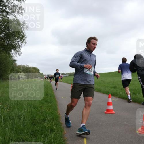 04.05.2025 - 8. Wedeler Halbmarathon Yannick Fuchs http://msf.ph/oto/7823570 04.05.2025 11:11:17 Laufen 562 meine-sportfotos.de