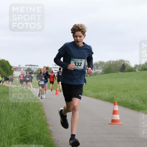 04.05.2025 - 8. Wedeler Halbmarathon Yannick Fuchs http://msf.ph/oto/7823585 04.05.2025 11:11:18 Laufen 977, 332 meine-sportfotos.de