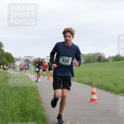 04.05.2025 - 8. Wedeler Halbmarathon Yannick Fuchs http://msf.ph/oto/7823595 04.05.2025 11:11:18 Laufen 332 meine-sportfotos.de
