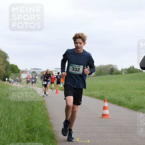 04.05.2025 - 8. Wedeler Halbmarathon Yannick Fuchs http://msf.ph/oto/7823599 04.05.2025 11:11:18 Laufen 332, 27 meine-sportfotos.de