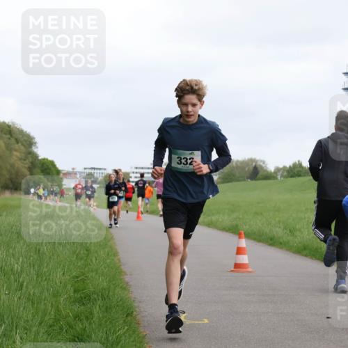 04.05.2025 - 8. Wedeler Halbmarathon Yannick Fuchs http://msf.ph/oto/7823608 04.05.2025 11:11:19 Laufen 332, 27 meine-sportfotos.de