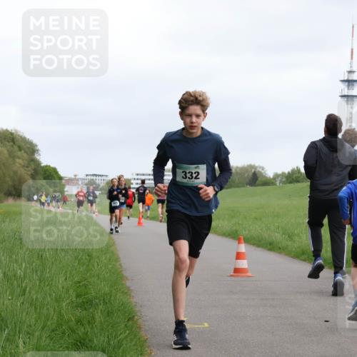 04.05.2025 - 8. Wedeler Halbmarathon Yannick Fuchs http://msf.ph/oto/7823615 04.05.2025 11:11:19 Laufen 332, 27, 20 meine-sportfotos.de