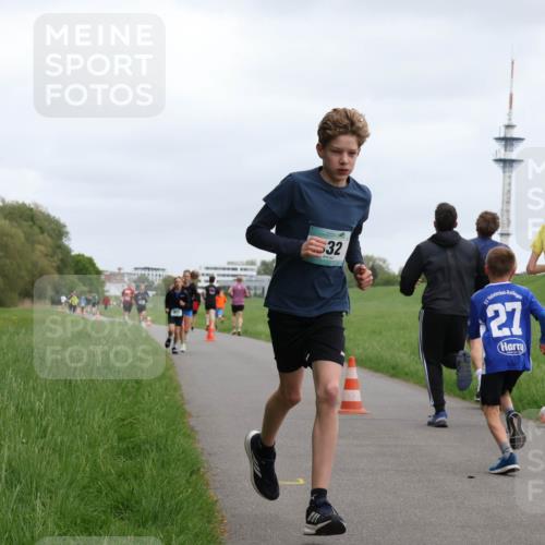 04.05.2025 - 8. Wedeler Halbmarathon Yannick Fuchs http://msf.ph/oto/7823633 04.05.2025 11:11:19 Laufen 32, 27 meine-sportfotos.de