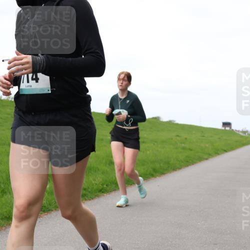 04.05.2025 - 8. Wedeler Halbmarathon Yannick Fuchs http://msf.ph/oto/7823634 04.05.2025 11:30:35 Laufen 714 meine-sportfotos.de