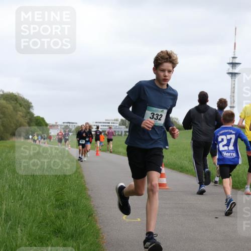 04.05.2025 - 8. Wedeler Halbmarathon Yannick Fuchs http://msf.ph/oto/7823639 04.05.2025 11:11:19 Laufen 332, 27 meine-sportfotos.de
