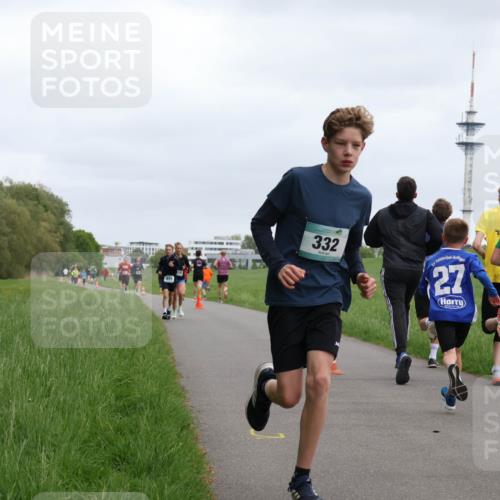04.05.2025 - 8. Wedeler Halbmarathon Yannick Fuchs http://msf.ph/oto/7823646 04.05.2025 11:11:19 Laufen 332, 27 meine-sportfotos.de