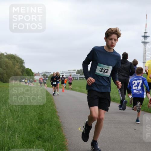 04.05.2025 - 8. Wedeler Halbmarathon Yannick Fuchs http://msf.ph/oto/7823651 04.05.2025 11:11:19 Laufen 332, 27 meine-sportfotos.de