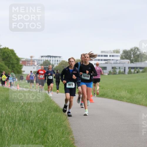 04.05.2025 - 8. Wedeler Halbmarathon Yannick Fuchs http://msf.ph/oto/7823660 04.05.2025 11:11:20 Laufen 977, 1016 meine-sportfotos.de