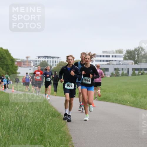 04.05.2025 - 8. Wedeler Halbmarathon Yannick Fuchs http://msf.ph/oto/7823665 04.05.2025 11:11:20 Laufen 977, 1016 meine-sportfotos.de