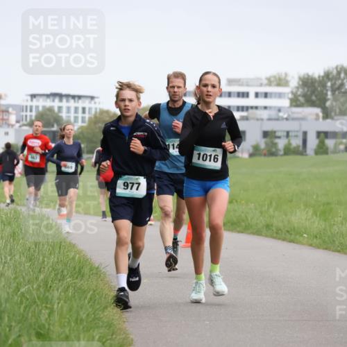 04.05.2025 - 8. Wedeler Halbmarathon Yannick Fuchs http://msf.ph/oto/7823672 04.05.2025 11:11:21 Laufen 463, 669, 977, 114, 1016 meine-sportfotos.de