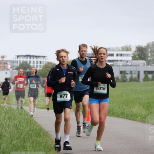 04.05.2025 - 8. Wedeler Halbmarathon Yannick Fuchs http://msf.ph/oto/7823689 04.05.2025 11:11:21 Laufen 4631, 869, 977, 1016 meine-sportfotos.de