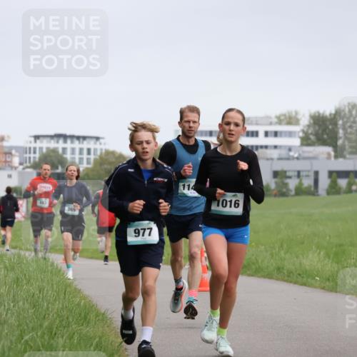 04.05.2025 - 8. Wedeler Halbmarathon Yannick Fuchs http://msf.ph/oto/7823694 04.05.2025 11:11:22 Laufen 463, 869, 114, 1016, 977 meine-sportfotos.de