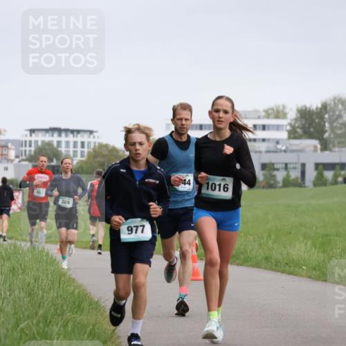 04.05.2025 - 8. Wedeler Halbmarathon Yannick Fuchs http://msf.ph/oto/7823700 04.05.2025 11:11:22 Laufen 463, 869, 977, 44, 1016 meine-sportfotos.de