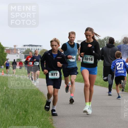 04.05.2025 - 8. Wedeler Halbmarathon Yannick Fuchs http://msf.ph/oto/7823718 04.05.2025 11:11:23 Laufen 463, 869, 40, 977, 44, 1016, 27 meine-sportfotos.de