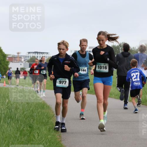 04.05.2025 - 8. Wedeler Halbmarathon Yannick Fuchs http://msf.ph/oto/7823723 04.05.2025 11:11:23 Laufen 463, 869, 977, 1016, 144, 27 meine-sportfotos.de