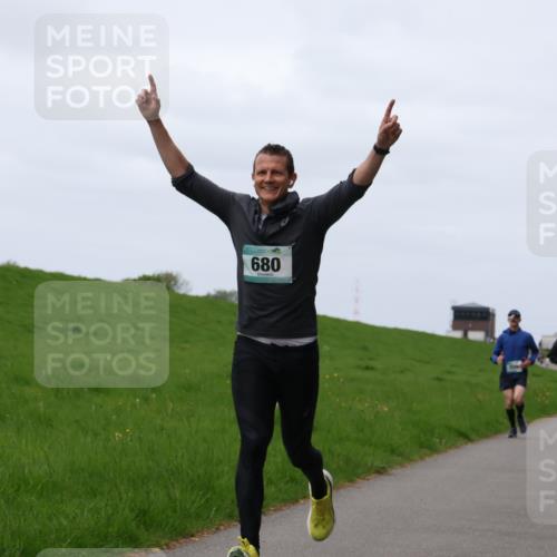 04.05.2025 - 8. Wedeler Halbmarathon Yannick Fuchs http://msf.ph/oto/7823724 04.05.2025 11:30:46 Laufen 680 meine-sportfotos.de