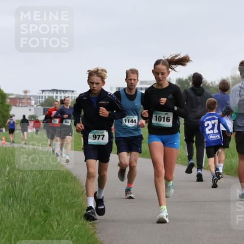 04.05.2025 - 8. Wedeler Halbmarathon Yannick Fuchs http://msf.ph/oto/7823729 04.05.2025 11:11:23 Laufen 869, 977, 1144, 1016, 27 meine-sportfotos.de