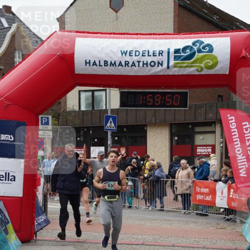04.05.2025 - 8. Wedeler Halbmarathon Felixshl http://msf.ph/oto/7823738 04.05.2025 11:59:48 Ziel 90, 126, 536, 572, 573 meine-sportfotos.de