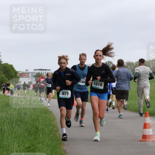 04.05.2025 - 8. Wedeler Halbmarathon Yannick Fuchs http://msf.ph/oto/7823741 04.05.2025 11:11:24 Laufen 869, 40, 977, 144, 1016 meine-sportfotos.de