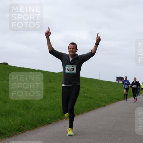 04.05.2025 - 8. Wedeler Halbmarathon Yannick Fuchs http://msf.ph/oto/7823746 04.05.2025 11:30:46 Laufen 680 meine-sportfotos.de