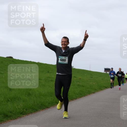 04.05.2025 - 8. Wedeler Halbmarathon Yannick Fuchs http://msf.ph/oto/7823748 04.05.2025 11:30:47 Laufen 680 meine-sportfotos.de